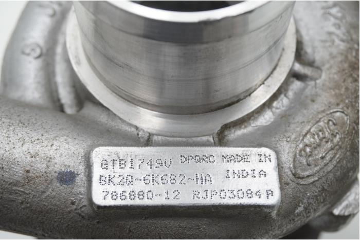 Turbo van een Ford Transit Custom 2.2 TDCi 16V 2015