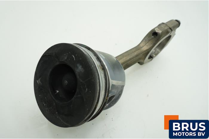 Gebruikte Drijfstang Fiat Croma (194) 1.9 D Multijet Prijs € 90,75 Inclusief btw aangeboden door Brus Motors BV