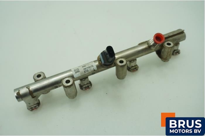 Gebruikte Injector brug Mercedes CLA (118.3) 1.3 CLA-180 Turbo 16V Prijs € 90,75 Inclusief btw aangeboden door Brus Motors BV