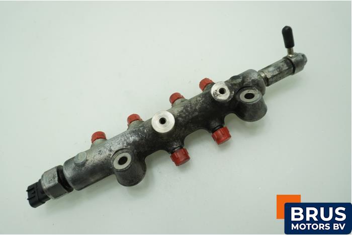 Gebruikte Injector brug Mazda 5 (CR19) 2.0 CiDT 16V Normal Power Prijs € 90,75 Inclusief btw aangeboden door Brus Motors BV