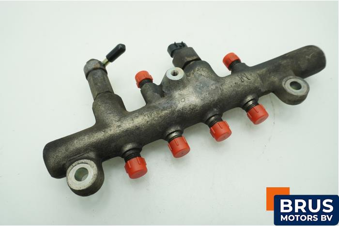 Gebruikte Injector brug Mazda 6 (GG12/82) 2.0 CiDT 16V Prijs € 90,75 Inclusief btw aangeboden door Brus Motors BV