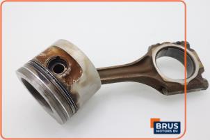 Gebruikte Drijfstang Volkswagen Golf III (1H1) 1.8 CL,GL Prijs € 60,50 Inclusief btw aangeboden door Brus Motors BV