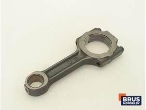 Gebruikte Drijfstang Opel Zafira Mk.II (M75) 1.9 CDTI Prijs € 90,75 Inclusief btw aangeboden door Brus Motors BV