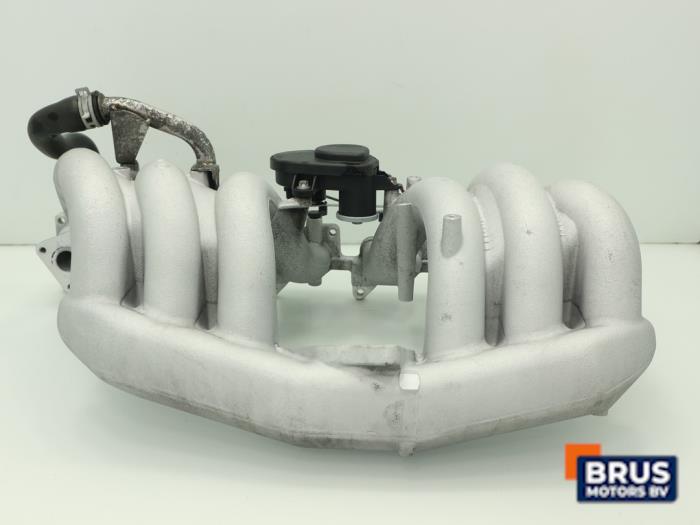 Inlaatspruitstuk van een Mercedes-Benz E (W210) 3.2 E-320 CDI 24V 2001