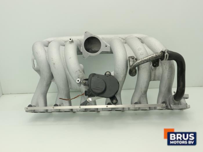 Inlaatspruitstuk van een Mercedes-Benz E (W210) 3.2 E-320 CDI 24V 2001