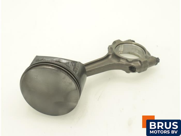 Gebruikte Drijfstang Opel Astra G (F08/48) 1.6 16V Twin Port Prijs € 90,75 Inclusief btw aangeboden door Brus Motors BV