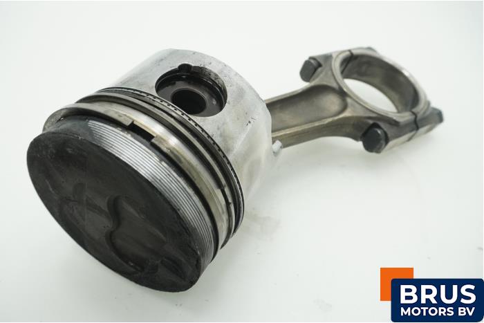 Gebruikte Drijfstang Fiat Scudo (220Z) 1.9 TD Prijs € 90,75 Inclusief btw aangeboden door Brus Motors BV