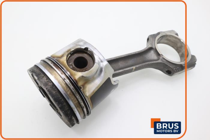 Drijfstang van een Citroën Jumper (U5) 2.2 HDi 2006