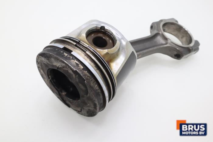 Drijfstang van een Citroën Jumper (U5) 2.2 HDi 2006