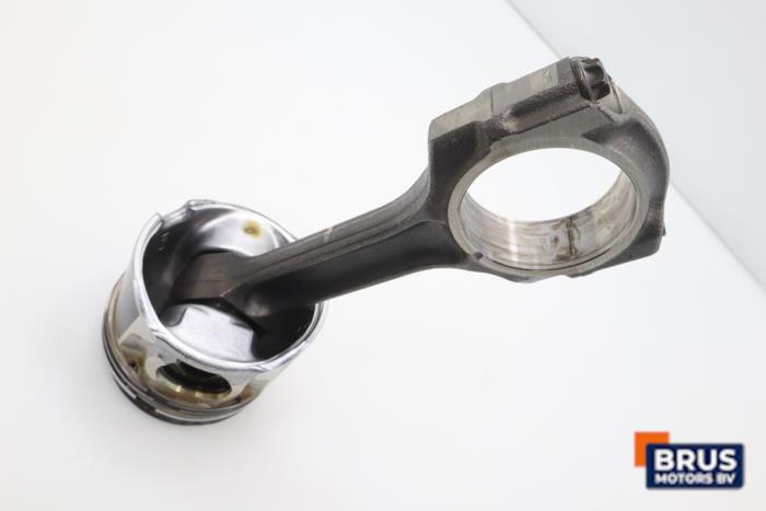 Drijfstang van een Citroën Jumper (U5) 2.2 HDi 2006