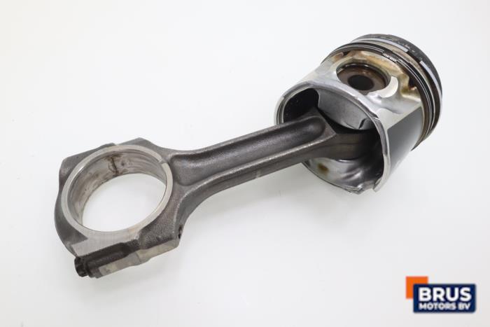 Drijfstang van een Citroën Jumper (U5) 2.2 HDi 2006