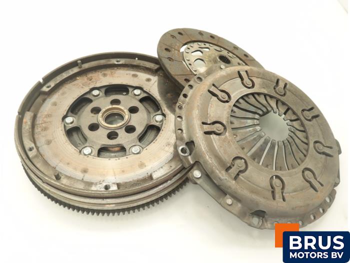 Gebruikte Dubbele massa vliegwiel Audi A4 (B6) 1.9 TDI 100 Prijs € 242,00 Inclusief btw aangeboden door Brus Motors BV
