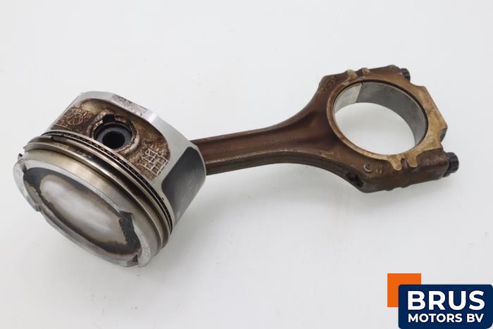 Gebruikte Drijfstang Volkswagen Bora (1J2) 1.6 16V Prijs € 90,75 Inclusief btw aangeboden door Brus Motors BV