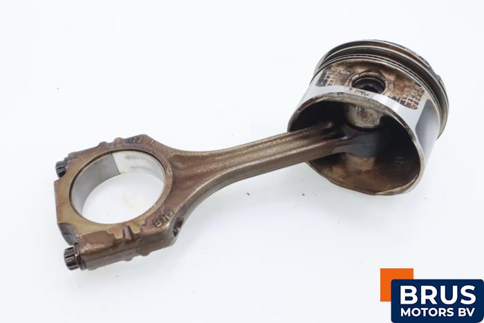 Gebruikte Drijfstang Volkswagen Bora (1J2) 1.6 16V Prijs € 90,75 Inclusief btw aangeboden door Brus Motors BV