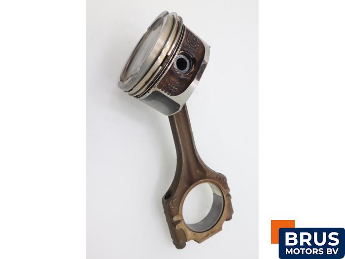 Gebruikte Drijfstang Volkswagen Bora (1J2) 1.6 16V Prijs € 90,75 Inclusief btw aangeboden door Brus Motors BV