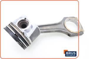 Gebruikte Drijfstang Mercedes S (W220) 4.0 S-400 CDI V8 32V Prijs € 90,75 Inclusief btw aangeboden door Brus Motors BV