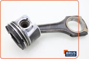 Gebruikte Drijfstang Mercedes S (W220) 4.0 S-400 CDI V8 32V Prijs € 90,75 Inclusief btw aangeboden door Brus Motors BV