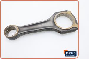 Gebruikte Drijfstang Mercedes S (W220) 4.0 S-400 CDI V8 32V Prijs € 90,75 Inclusief btw aangeboden door Brus Motors BV