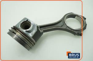 Gebruikte Drijfstang Audi A4 (B7) 3.0 TDI V6 24V Prijs € 90,75 Inclusief btw aangeboden door Brus Motors BV