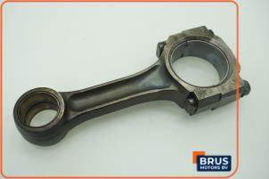 Gebruikte Drijfstang Opel Campo (TFR/TFS) 2.5 TD 4x4 Prijs € 90,75 Inclusief btw aangeboden door Brus Motors BV