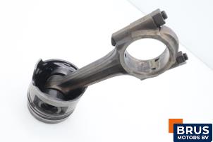 Gebruikte Drijfstang Daihatsu Rocky Hardtop 2.8 SE,SX Prijs € 75,00 Margeregeling aangeboden door Brus Motors BV