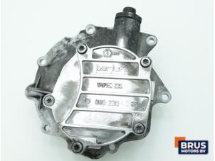 Gebruikte Vacuumpomp (Diesel) Mercedes Sprinter 4t (904) 412D Prijs € 90,75 Inclusief btw aangeboden door Brus Motors BV