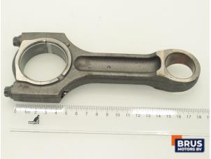 Gebruikte Drijfstang BMW 3 serie (E90) 320d 16V Prijs € 90,75 Inclusief btw aangeboden door Brus Motors BV