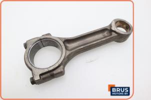 Gebruikte Drijfstang Opel Vivaro A 1.9 DI Prijs € 90,75 Inclusief btw aangeboden door Brus Motors BV