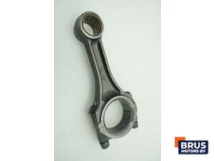 Gebruikte Drijfstang Nissan Atleon Prijs € 121,00 Inclusief btw aangeboden door Brus Motors BV