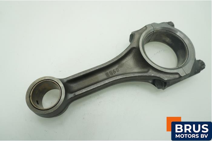 Gebruikte Drijfstang Nissan Atleon Prijs € 121,00 Inclusief btw aangeboden door Brus Motors BV