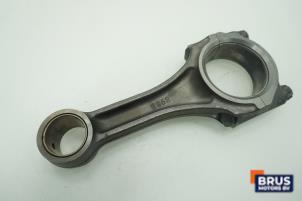 Gebruikte Drijfstang Nissan Atleon Prijs € 121,00 Inclusief btw aangeboden door Brus Motors BV