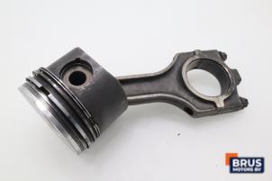 Gebruikte Drijfstang Opel Omega B (25/26/27) 2.5 TD Prijs € 90,75 Inclusief btw aangeboden door Brus Motors BV