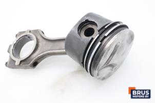 Gebruikte Drijfstang Opel Omega B (25/26/27) 2.5 TD Prijs € 90,75 Inclusief btw aangeboden door Brus Motors BV