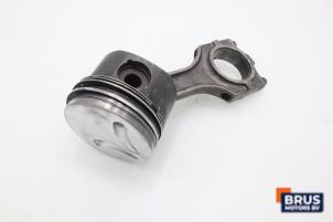 Gebruikte Drijfstang Opel Omega B (25/26/27) 2.5 TD Prijs € 90,75 Inclusief btw aangeboden door Brus Motors BV