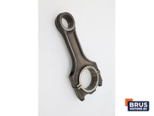 Gebruikte Drijfstang Opel Omega B (25/26/27) 2.5 TD Prijs € 90,75 Inclusief btw aangeboden door Brus Motors BV