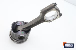 Gebruikte Drijfstang Opel Astra G (F07) 2.2 DTi 16V Prijs € 90,75 Inclusief btw aangeboden door Brus Motors BV