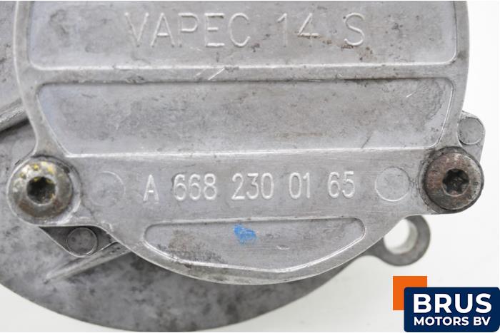 Gebruikte Vacuumpomp (Diesel) Mercedes Vaneo (W414) 1.7 CDI 16V Prijs € 90,75 Inclusief btw aangeboden door Brus Motors BV