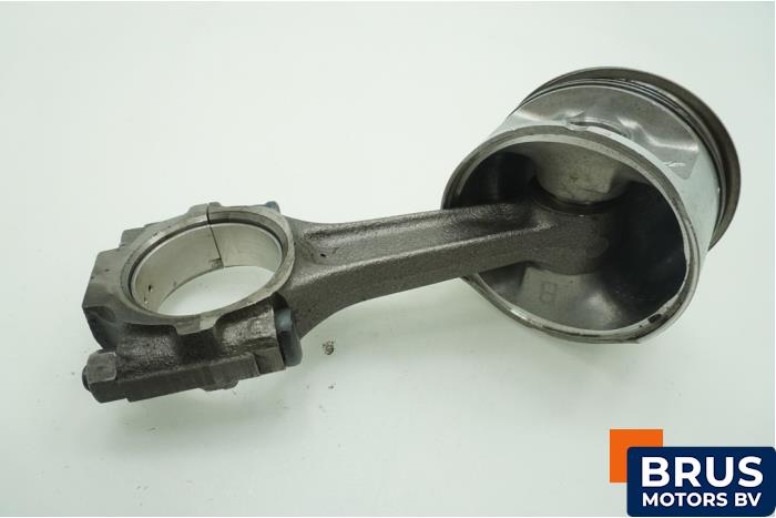 Gebruikte Drijfstang Fiat Bravo (182A) 1.6 SX 16V Prijs € 90,75 Inclusief btw aangeboden door Brus Motors BV