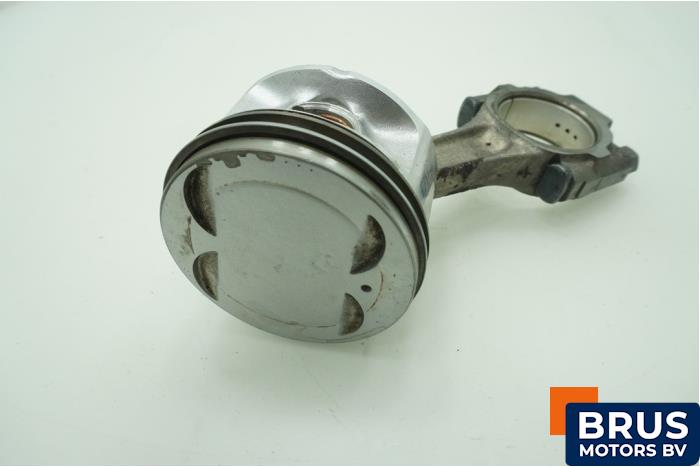 Gebruikte Drijfstang Fiat Bravo (182A) 1.6 SX 16V Prijs € 90,75 Inclusief btw aangeboden door Brus Motors BV