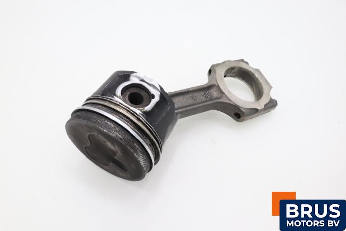 Gebruikte Drijfstang Fiat Bravo (182A) 1.9 TDS S,SX 75 Prijs € 90,75 Inclusief btw aangeboden door Brus Motors BV
