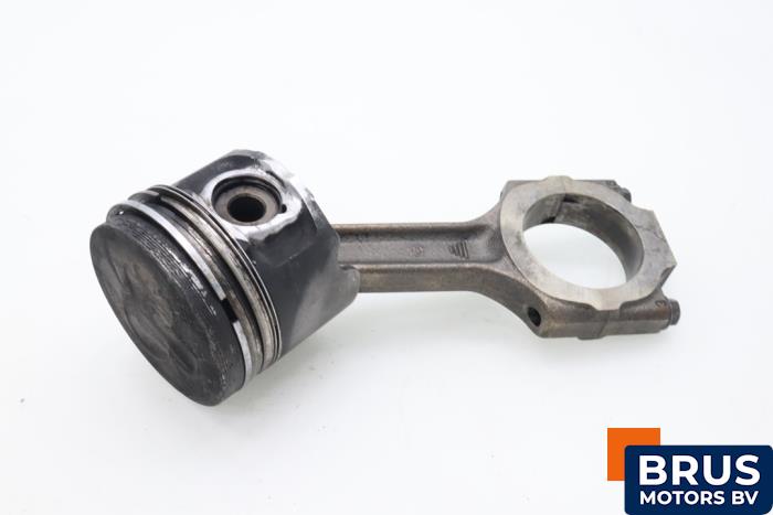 Gebruikte Drijfstang Fiat Bravo (182A) 1.9 TDS S,SX 75 Prijs € 90,75 Inclusief btw aangeboden door Brus Motors BV