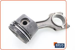 Gebruikte Drijfstang Opel Omega 2.5 TD Prijs € 90,75 Inclusief btw aangeboden door Brus Motors BV