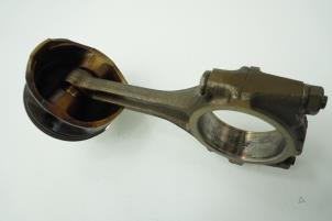 Gebruikte Drijfstang Hyundai Matrix 1.6 16V Prijs € 90,75 Inclusief btw aangeboden door Brus Motors BV