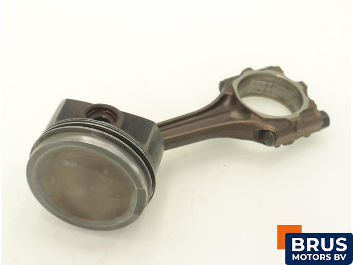 Gebruikte Drijfstang Volkswagen Passat (3B2) 1.8 T 20V Prijs € 90,75 Inclusief btw aangeboden door Brus Motors BV