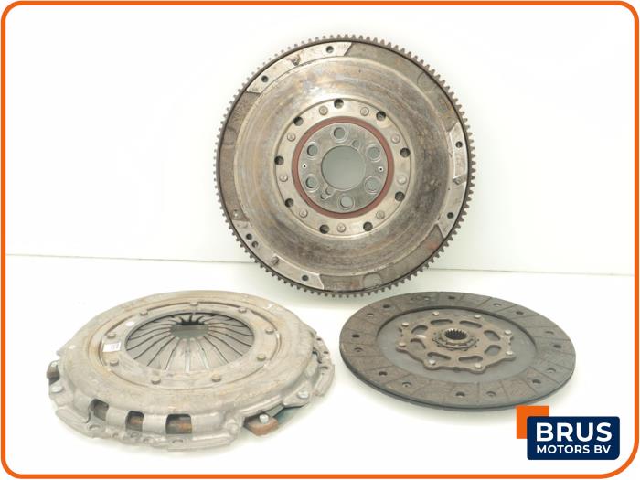 Dubbele massa vliegwiel van een Fiat Punto II (188) 1.9 JTD 85 3-Drs. 2003