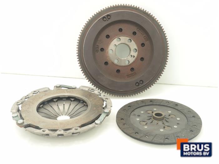 Dubbele massa vliegwiel van een Fiat Punto II (188) 1.9 JTD 85 3-Drs. 2003