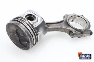 Gebruikte Drijfstang Kia Pregio (TB) 2.7 D Prijs € 90,75 Inclusief btw aangeboden door Brus Motors BV