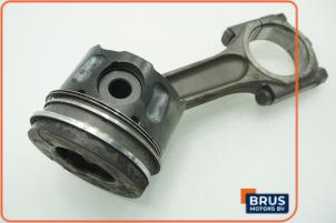 Gebruikte Drijfstang Peugeot 407 (6D) 2.0 HDiF 16V Prijs € 90,75 Inclusief btw aangeboden door Brus Motors BV