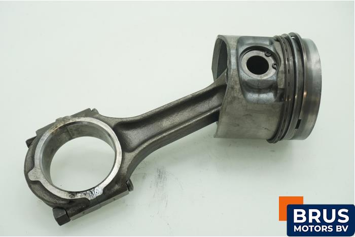 Gebruikte Drijfstang Mitsubishi L-200 2.5 TDI 4x4 Prijs € 90,75 Inclusief btw aangeboden door Brus Motors BV
