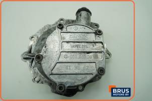 Gebruikte Vacuumpomp (Diesel) Mercedes Vito (638.0) 2.3 110D Prijs € 90,75 Inclusief btw aangeboden door Brus Motors BV
